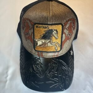 Gorra Repuj en maya, color negro, con caqui, bordado de caballo