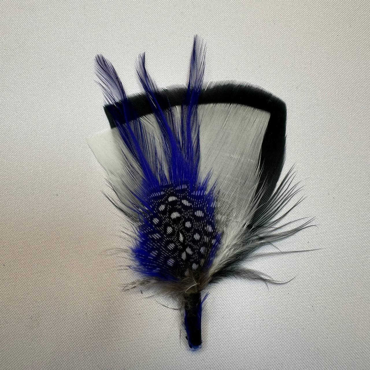 Adorno de Plumas "Zafiro Urbano"